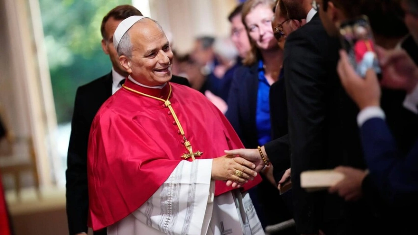 El papa cita a Juan XXIII y pide el desarme nuclear en su primer discurso en Francia