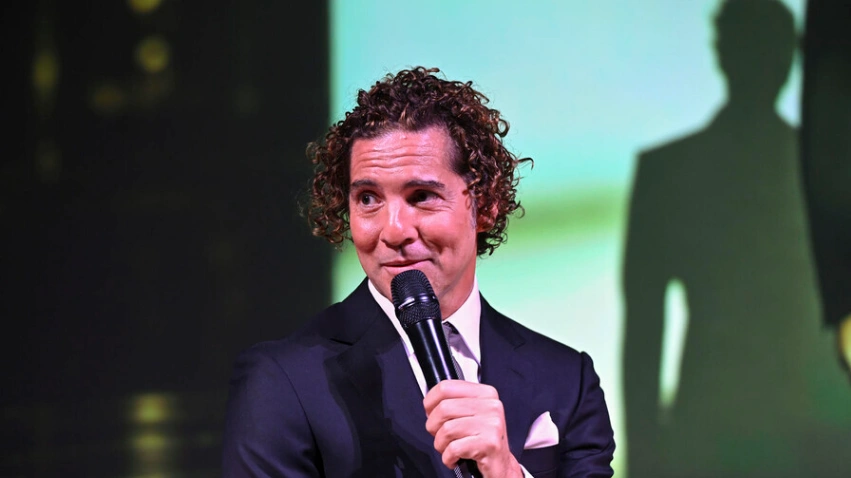 Bisbal lanza "Eternos" con 90 músicos y vuelve a Santo Domingo el 24 de octubre