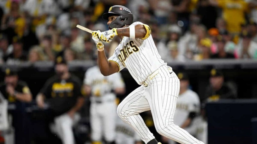 Padres siguen vivos: un error de Milwaukee en el machucón de Andújar y el cierre de King evitan la barrida