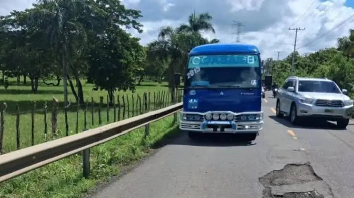 Choferes de Monte Plata y Yamasá paralizan el transporte el miércoles 14 por el mal estado de la carretera a Santo Domingo