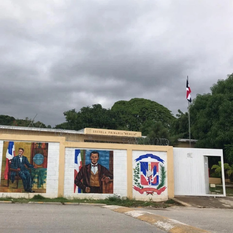 Se entrega hombre acusado de amenazar con un machete al director de una escuela en Paraíso, Barahona