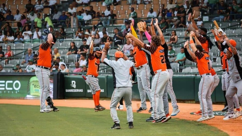 Cuádruple empate en la cima de la Lidom: Licey vence al Escogido en diez entradas y los Leones siguen sin ganar