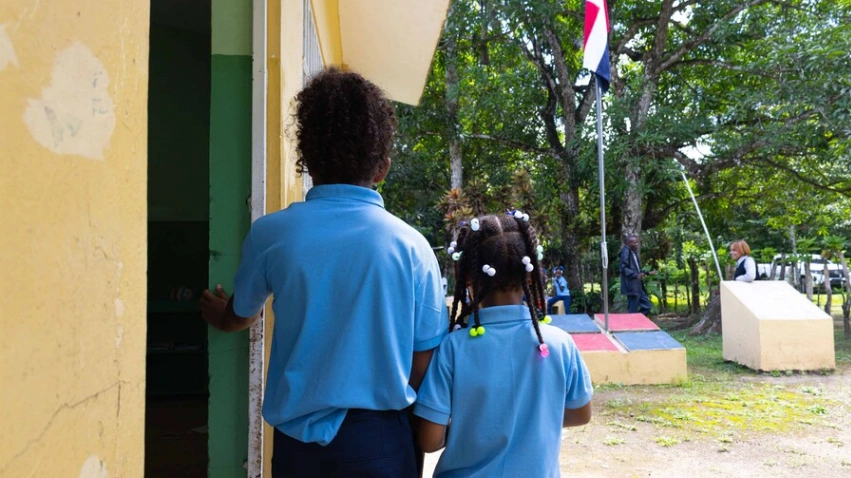 Un director que también enseña: así funciona la escuela multigrado de Lluvina