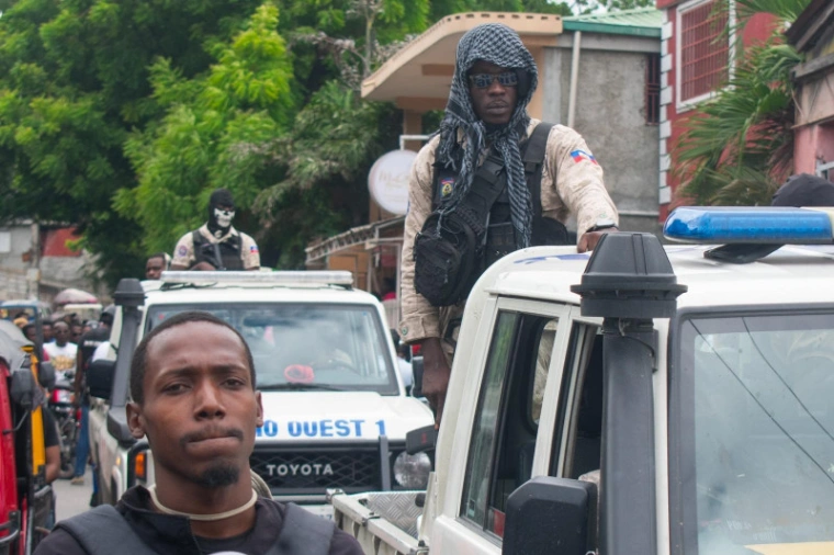 Bukele eleva el pulso con las bandas haitianas: refuerza su contingente y asegura que “Dios nos concederá la victoria”