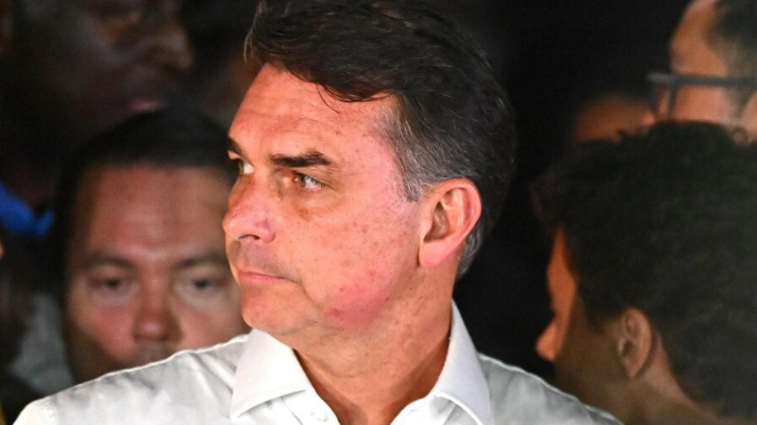 El partido de Flávio Bolsonaro reconoce la victoria de Lula, pero el candidato insiste en impugnar la elección