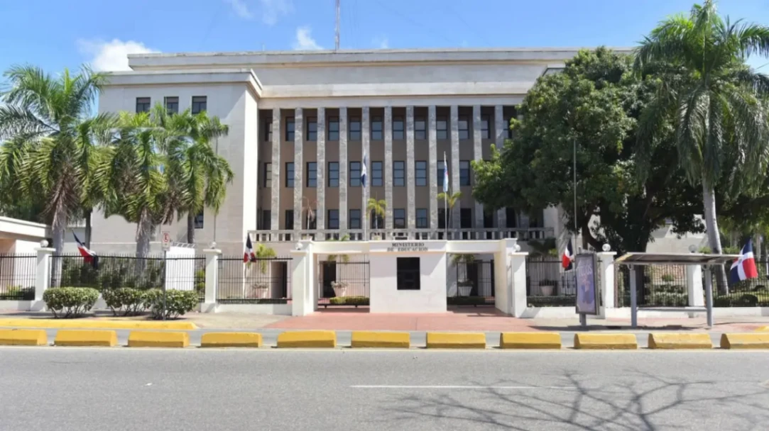 Educación mantiene suspendida para este miercoles la docencia en zonas vulnerables de las provincias en alerta amarilla por la vaguada