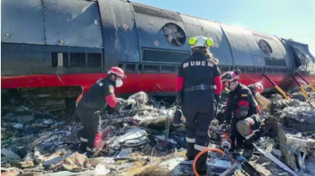 Al menos 68 muertos tras choque de dos trenes de alta velocidad en Toledo, España
