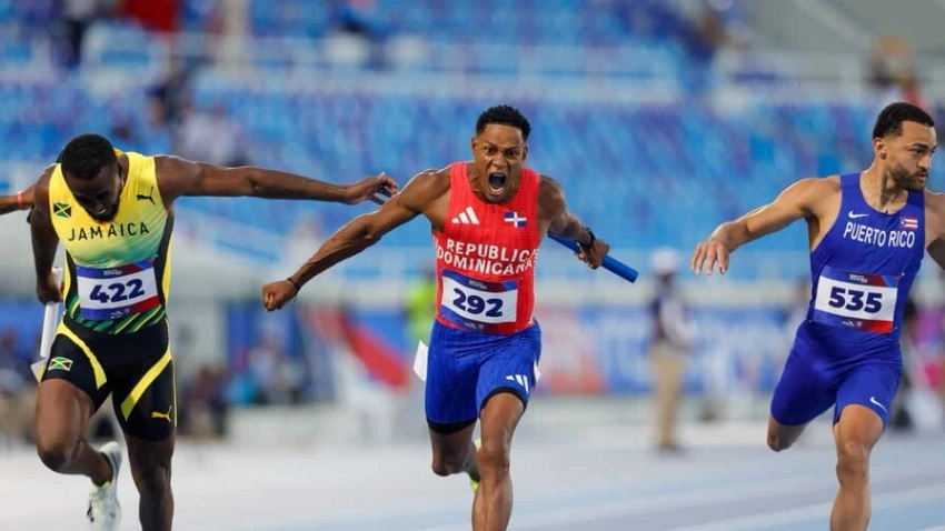 RD rompe récord histórico y se cuelga el oro en el relevo 4x100 masculino en Santo Domingo 2026