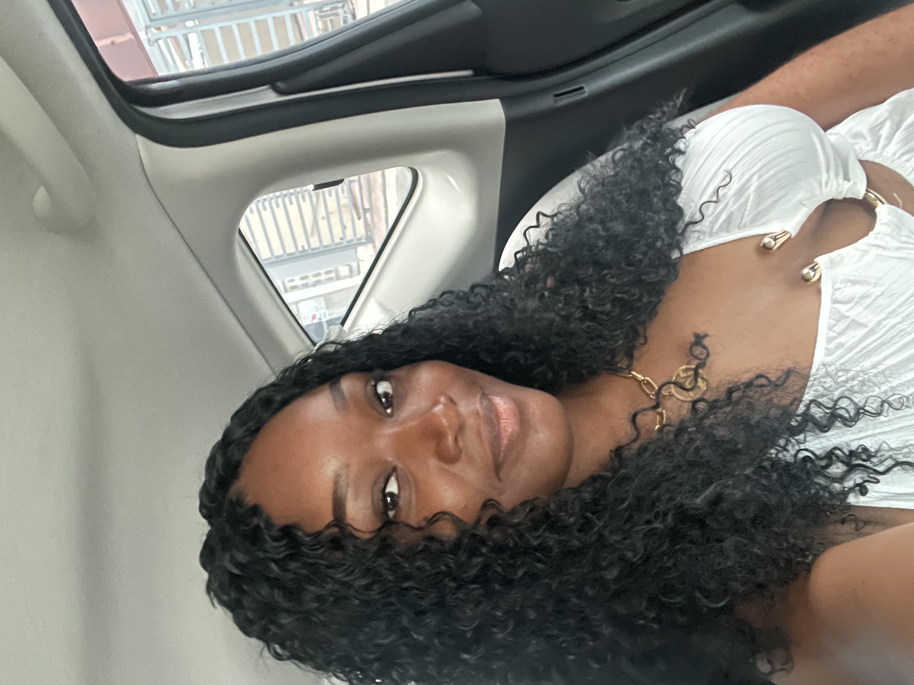 Hello🙋‍♀️

 I’m Briana a new employee of lickety split I’m here to  assist you on the phone whenever you need to be clear about something 


Im glad to be part of this company and also excited to work for you as a receptionist ❤️