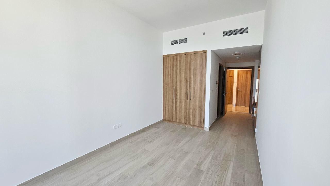 Studio for Sale photo 3
