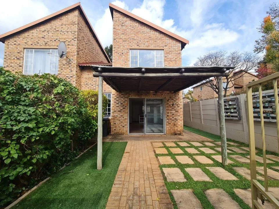 2 Bedroom Townhouse to rent in Sonneglans