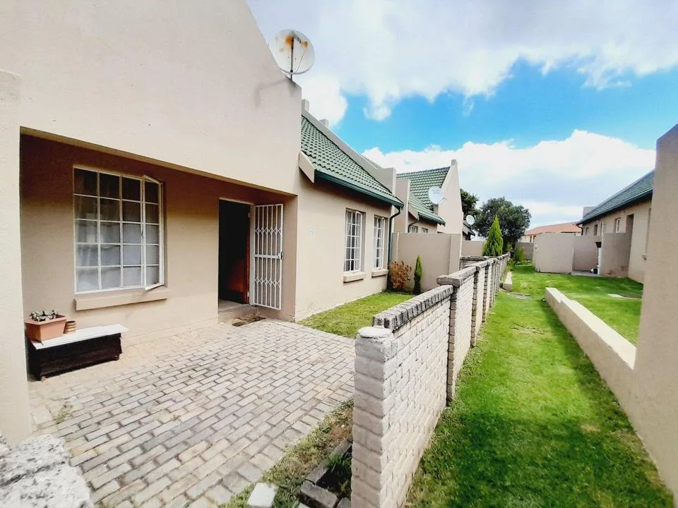 2 Bedroom Townhouse to rent in Kosmosdal
