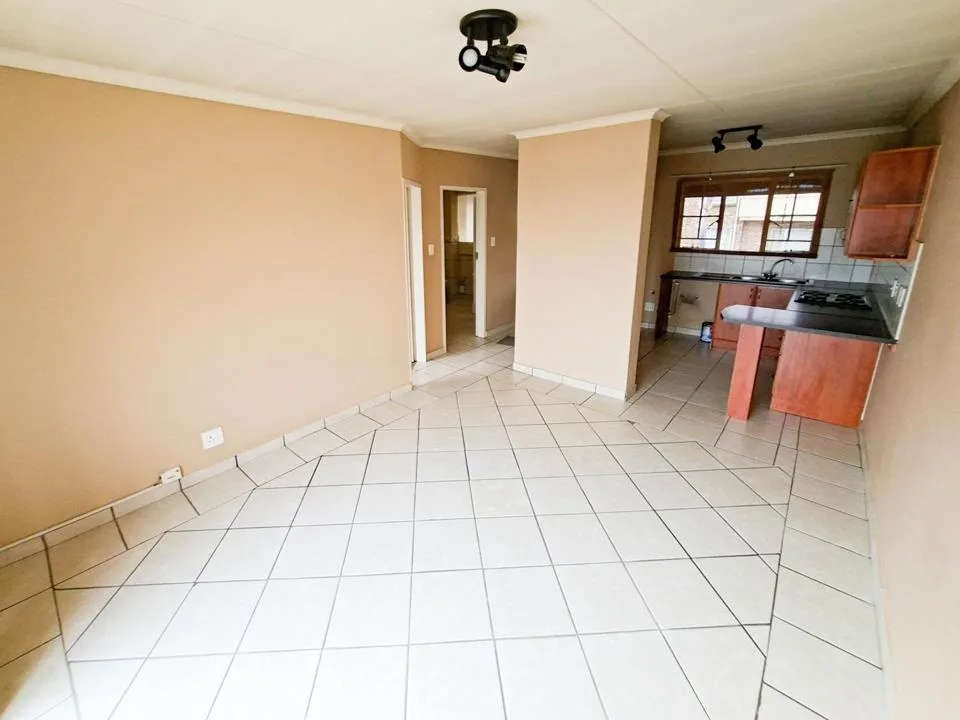 1 Bedroom Apartment / flat to rent in Rooihuiskraal North