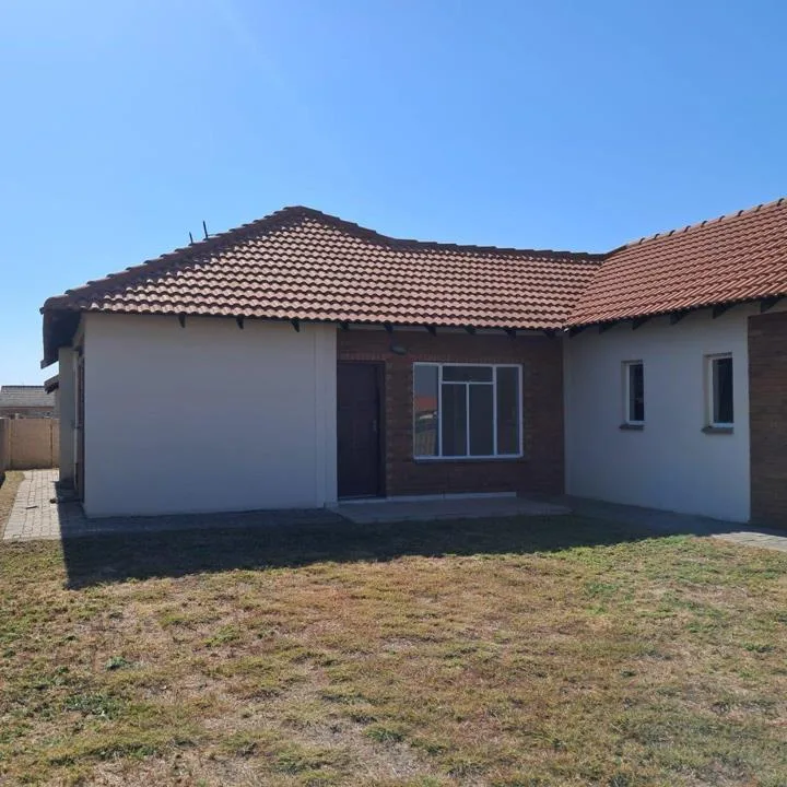 3 Bedroom House for sale in Waterkloof East