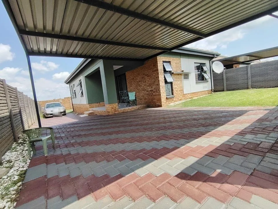 3 Bedroom House to rent in Lotus Gardens