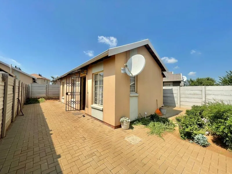 3 Bedroom House to rent in Sky City