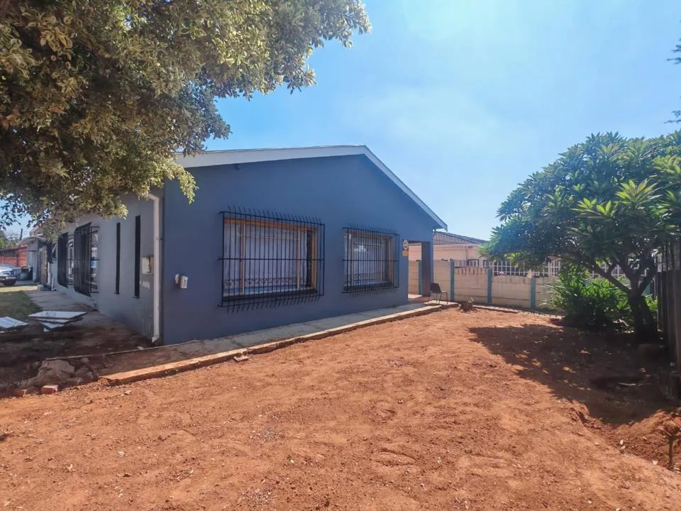3 Bedroom House to rent in East Lynne