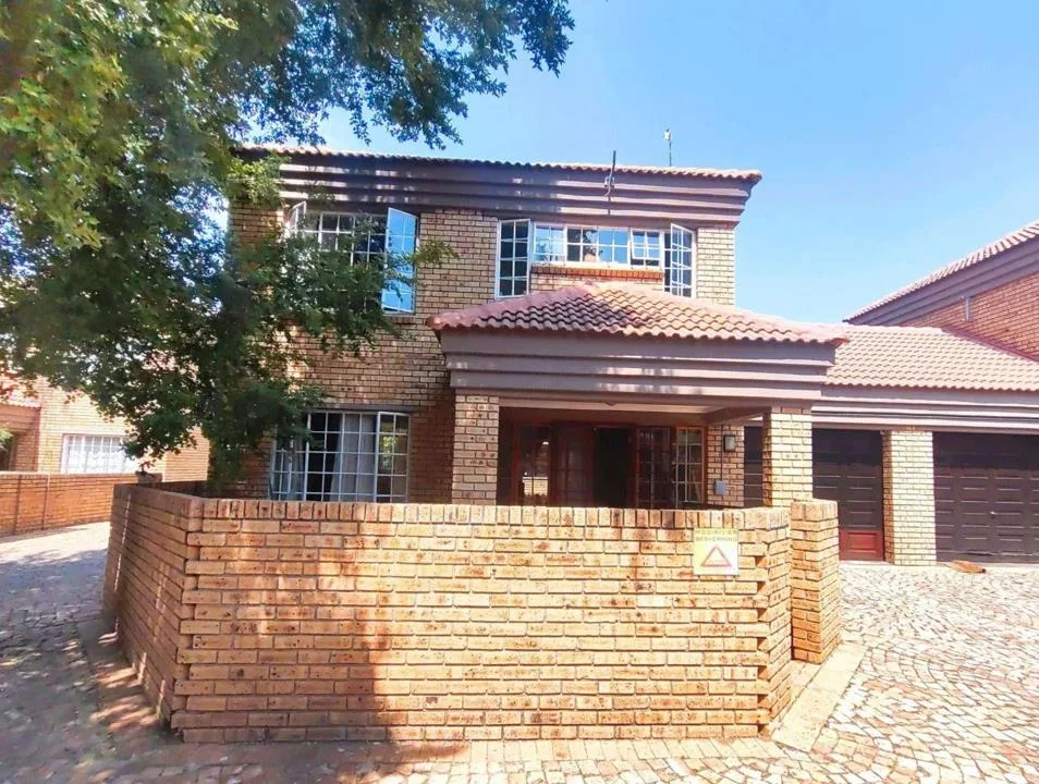 2 Bedroom Townhouse for sale in Potchefstroom Central