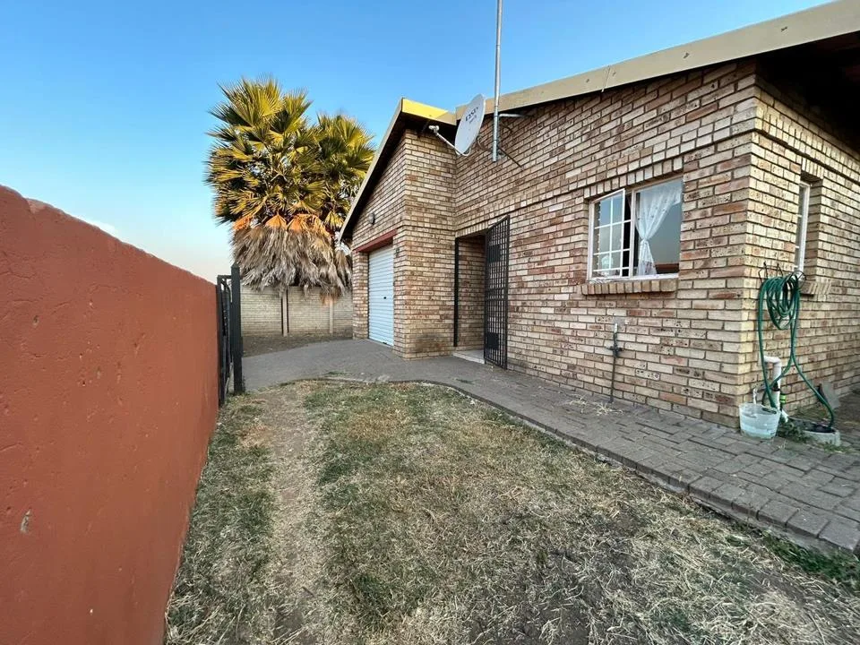 3 Bedroom House for sale in Waterval East