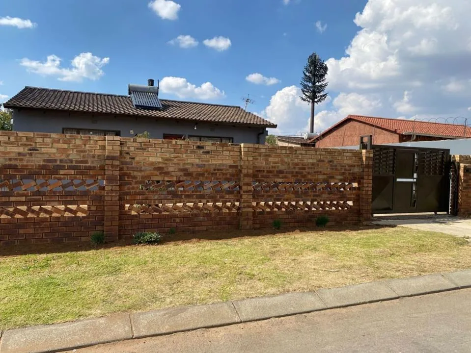 2 Bedroom House to rent in Protea Glen