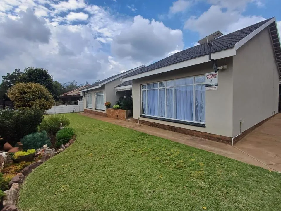 3 Bedroom House for sale in Stilfontein Ext 4