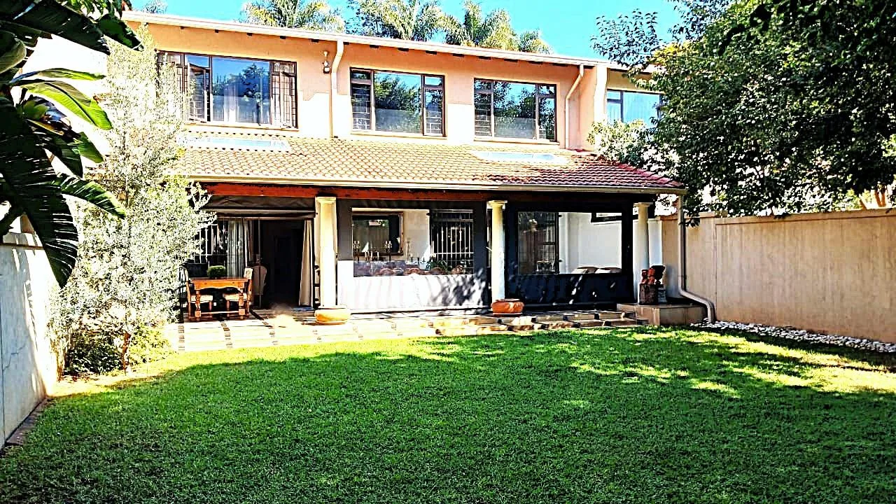 4 Bedroom Townhouse to rent in Illovo