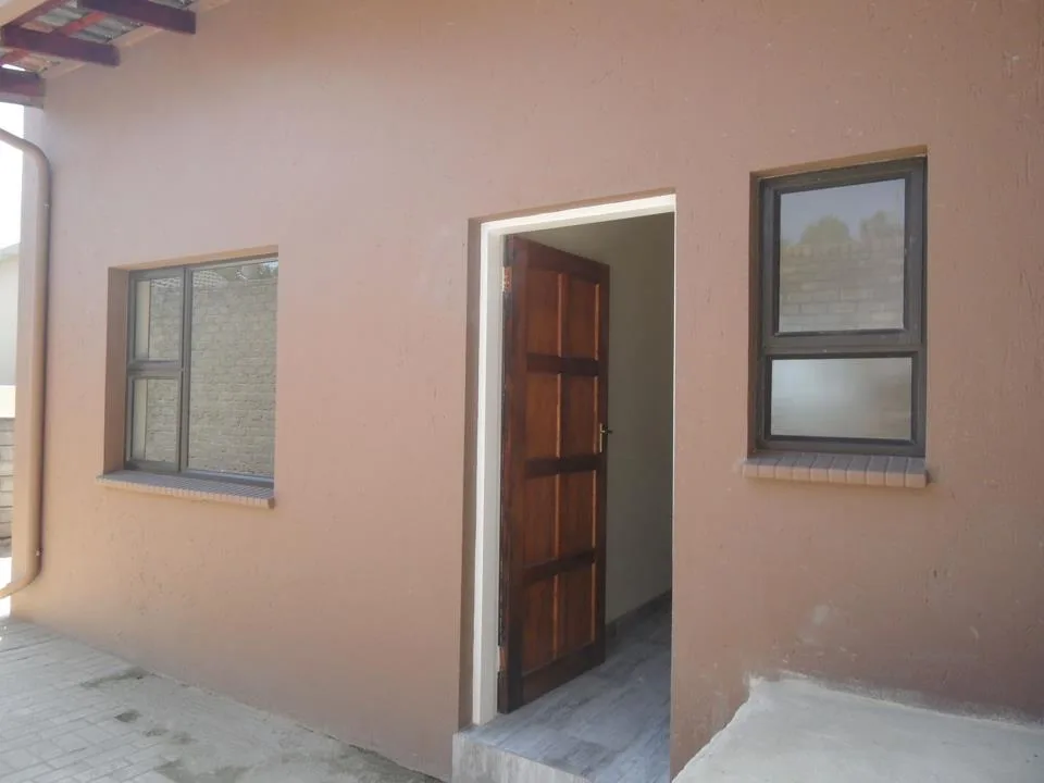 1 Bedroom House to rent in Bramley Manor