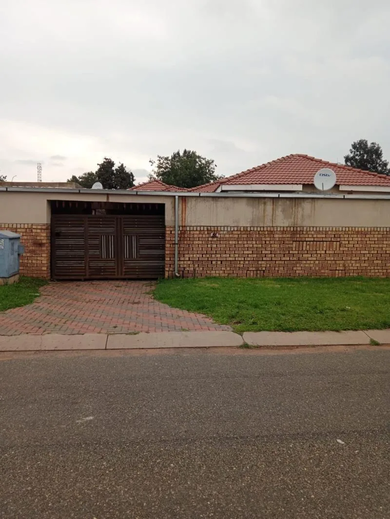 Property to rent in Palm Ridge