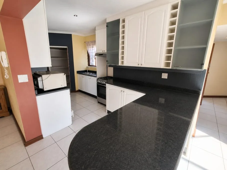 4 Bedroom House to rent in Van Riebeeck Park
