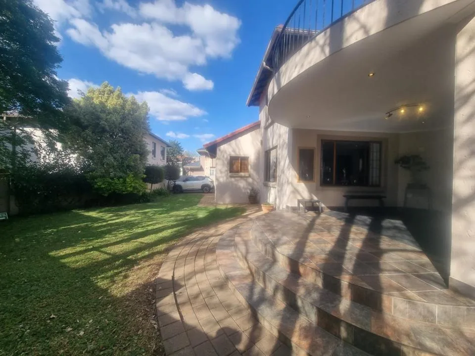 3 Bedroom Townhouse to rent in Midstream Estate