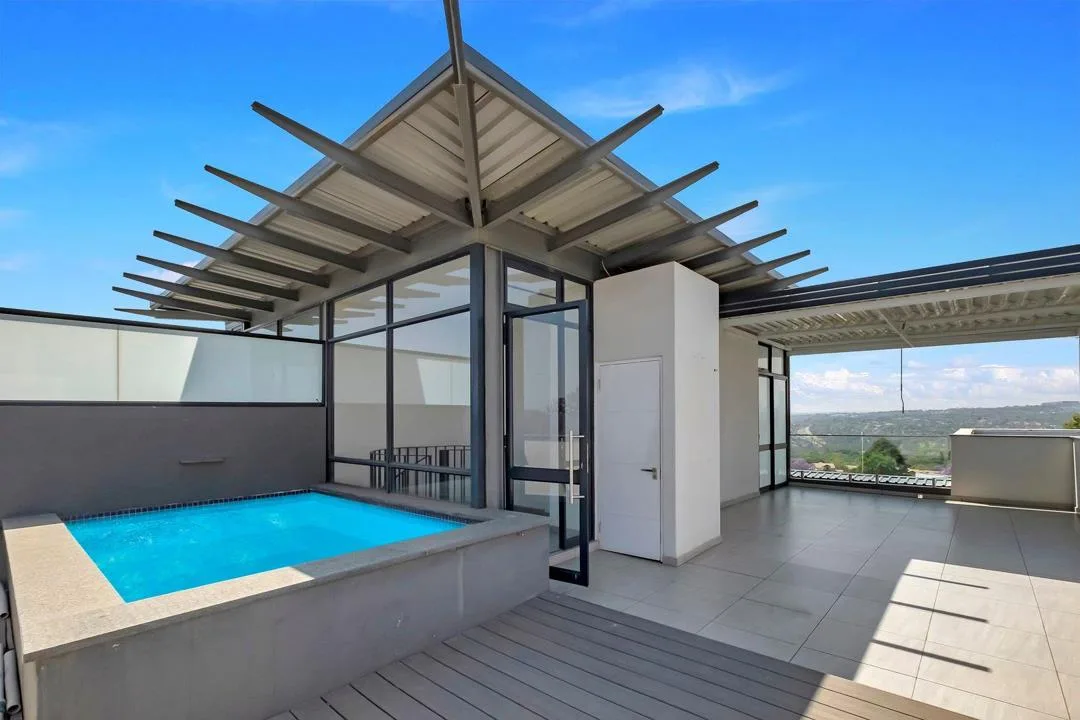 3 Bedroom Apartment / flat to rent in Bryanston