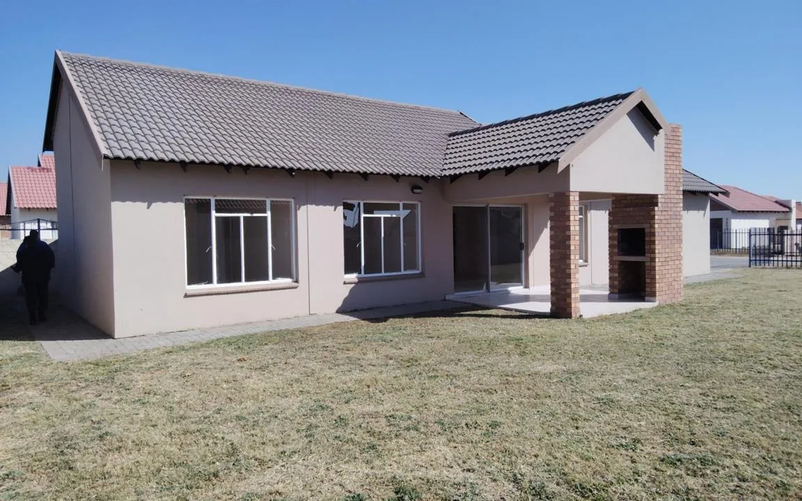 3 Bedroom House for sale in Waterkloof AH