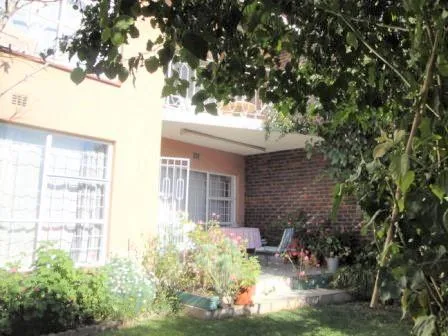 3 Bedroom Townhouse to rent in Bedford Gardens