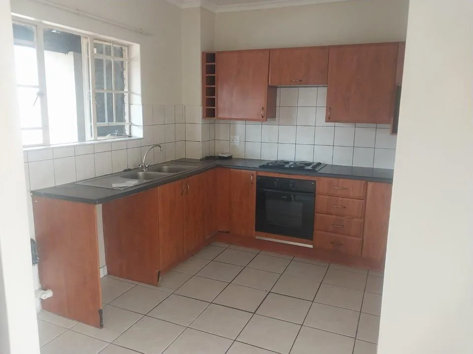 2 Bedroom Apartment / flat to rent in Rooihuiskraal North