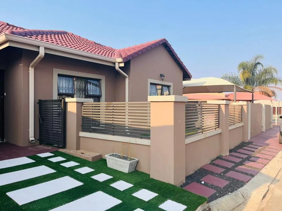 4 Bedroom House for sale in Waterkloof AH