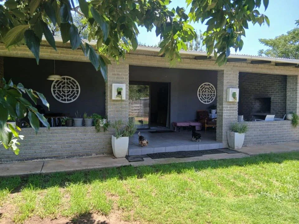 3 Bedroom House for sale in Bloemhof