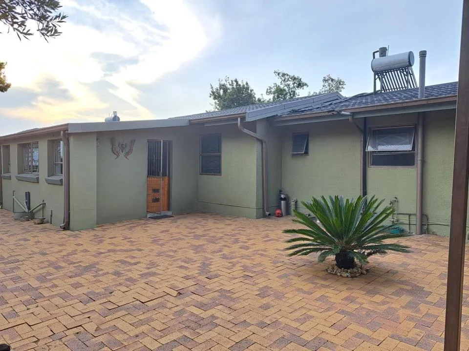 5 Bedroom House for sale in Walker Fruit Farms