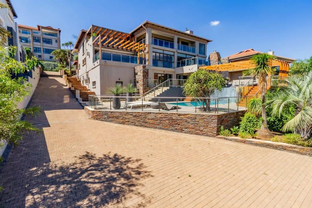 6 Bedroom House for sale in Birdwood Estate