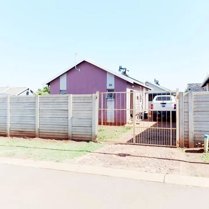 2 Bedroom House to rent in Sky City