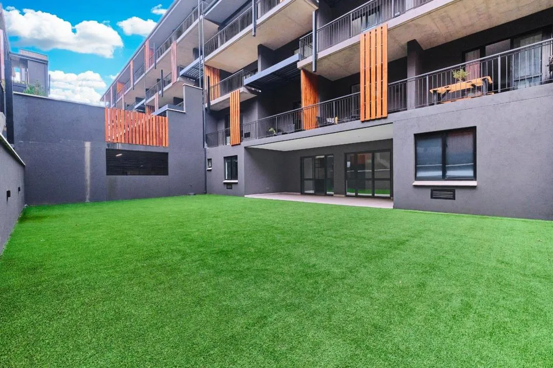 3 Bedroom Apartment / flat to rent in Hyde Park