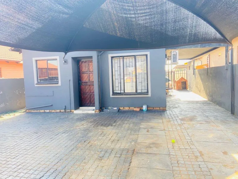 2 Bedroom House to rent in Soshanguve South Ext 1