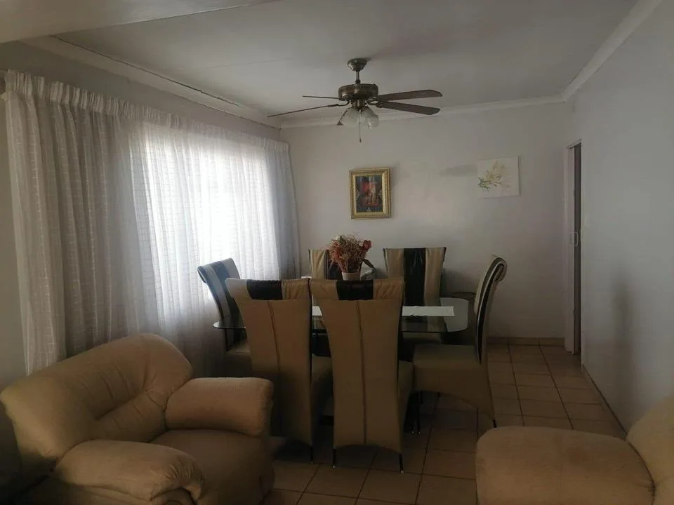 4 Bedroom House for sale in Randlespark