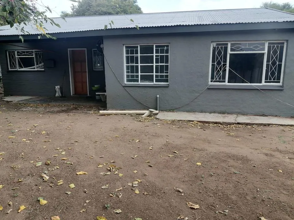 3 Bedroom House for sale in Oos Einde