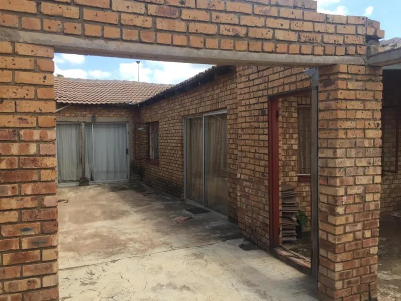 3 Bedroom House for sale in Lethlabile
