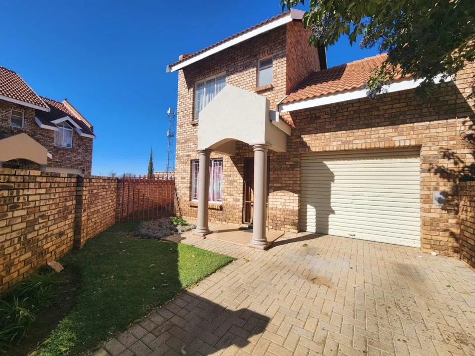 2 Bedroom Townhouse for sale in Baillie Park