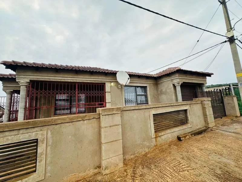 4 Bedroom House for sale in Ikageng