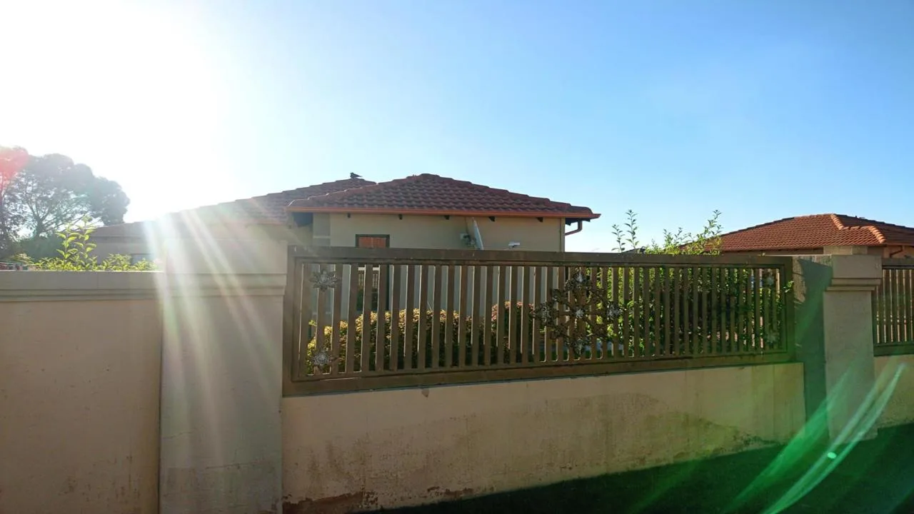 3 Bedroom House to rent in Crystal Park