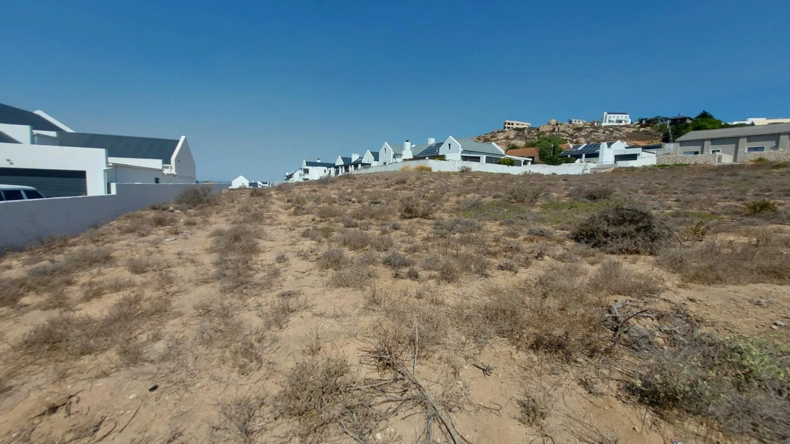 877 m² Land available in Da Gama Bay