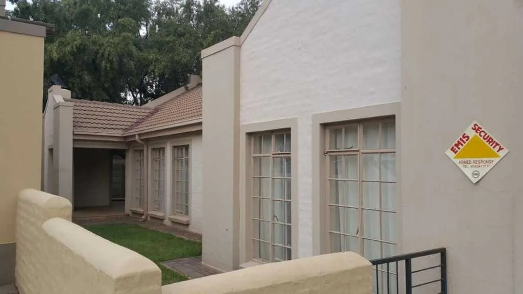 3 Bedroom Townhouse to rent in Heidelberg Central