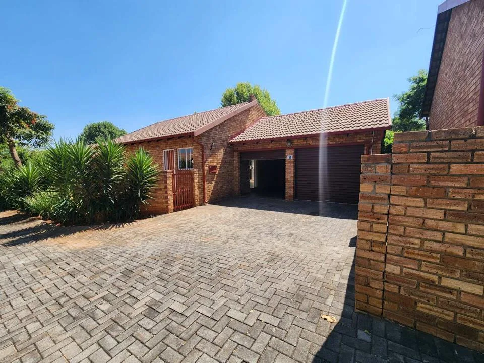 2 Bedroom Townhouse to rent in Weltevreden Park